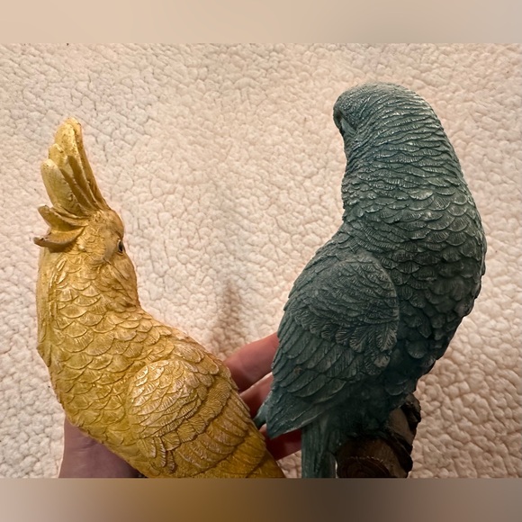 Resin birds teal parrot and yellow cockatiel on wooden roosts with felt base - Picture 9 of 16
